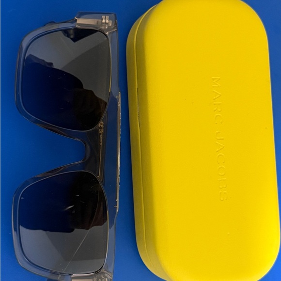 Marc Jacobs Sunglasses with Yellow Case - Picture 1 of 2